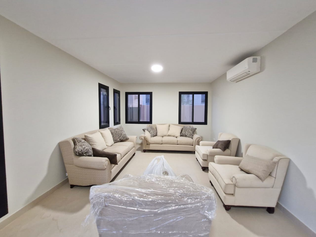  🏰 *Modern Luxury Villa in Sidra District – Roshn*  ✨ Elegantly Half-Furnished ✨